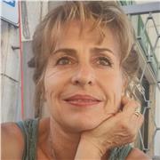 Madre lingua francese 1 anno deug all'università di Aix en Provence + 5 anni di università presso lingue e letterature straniere di genova